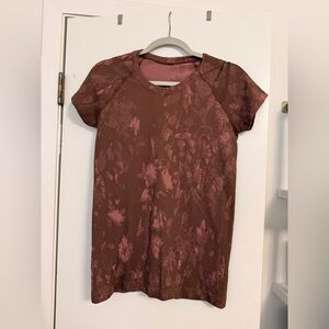 Lululemon Short Sleeve Athletic Tee – Size 8